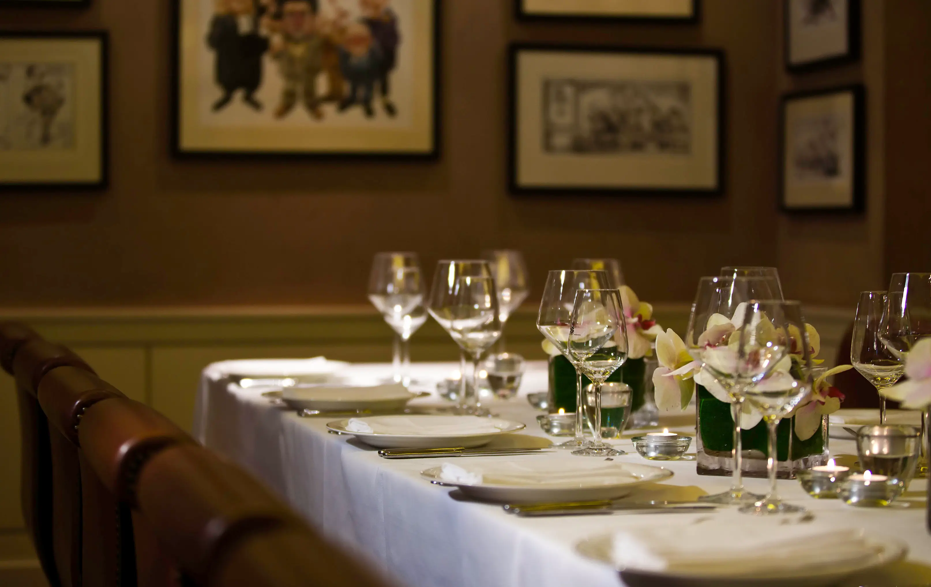 shelbourne-formal-table-setting-with-wine-glasses